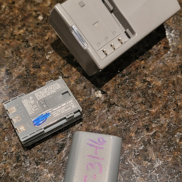 CANON REBEL XTi EFS 55-250 Camera/Lens & CANON Battery Grip - Picture 13 of 14